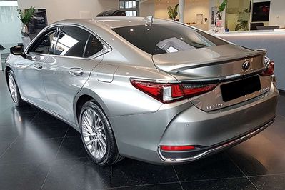 Lexus ES 300h Omotenashi