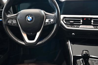 BMW Seria 3 320d xDrive Luxury Line aut