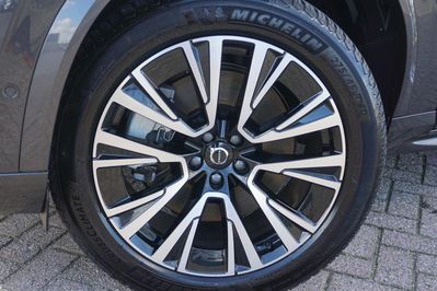 Volvo XC90 Hybrid Ultra Bright