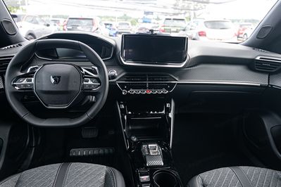 Peugeot 2008 Allure e-DCS 1.2 mHEV