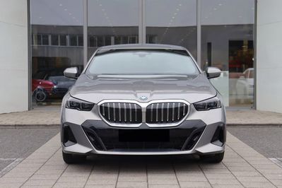 BMW Seria 5 550e xDrive M Sport