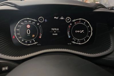Aston Martin DBX V8