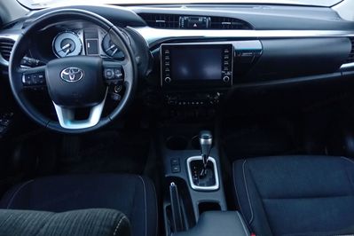 Toyota HiLux 2.4 D-4D Double Cab SR 4x4 aut