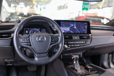 Lexus ES 300h Business Edition