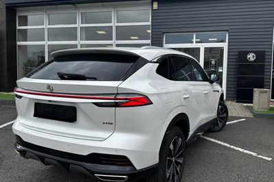 MG HS Exclusive 1.5 AT