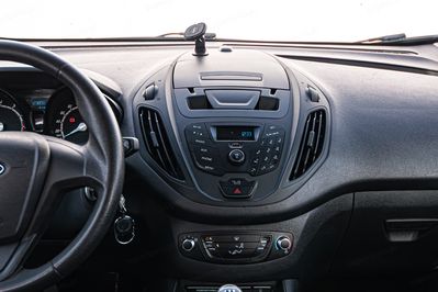 Ford Transit Courier L1H1 Zabudowa Brygadowa