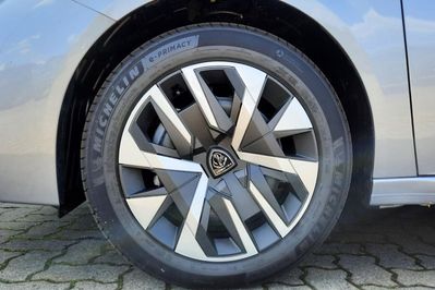 Peugeot 208 Edition e-DCS6 1.2 mHEV