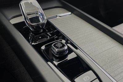 Volvo XC60 T8 Plug-In Hybrid AWD Ultra Dark aut