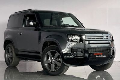 Land Rover Defender 90 D250 X-Dynamic SE