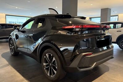 Toyota C-HR Style 2.0 Hybrid Dynamic Force Plug-in