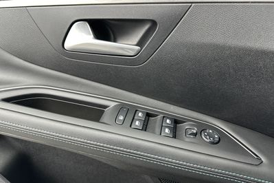 Peugeot 3008 Allure Pack 1.6 Hybrid e-EAT8 4x4
