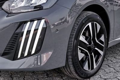 Peugeot 208 Allure e-DCS6  1.2 mHEV