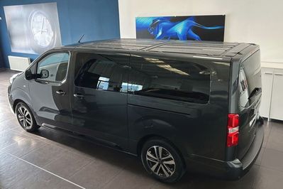 Peugeot Traveller Long L2H1 Business VIP EAT8