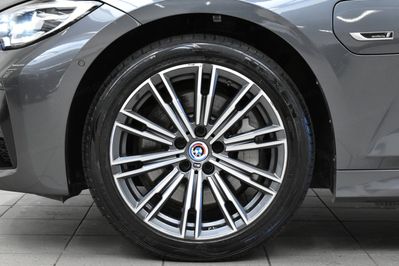 BMW Seria 3 Touring 330e M Sport