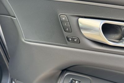 Volvo XC60 B5 B AWD Plus Dark