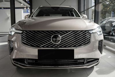 Volvo XC90 T8 AWD Plug-In Hybrid Ultra Bright