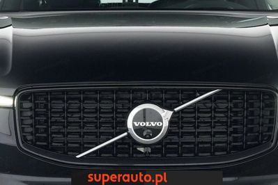 Volvo XC60 B5 B AWD Ultra Dark