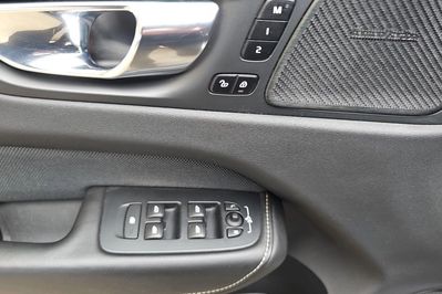 Volvo XC60 B4 D AWD R-Design