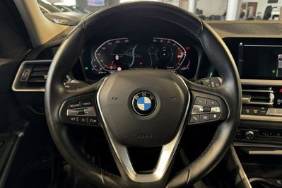 BMW Seria 3 318i Advantage aut