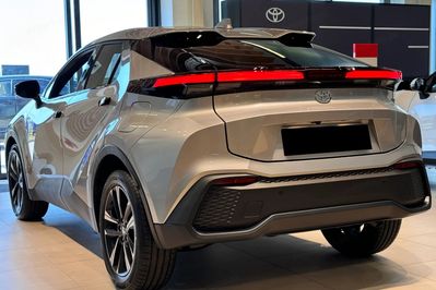 Toyota C-HR Style 2.0 Hybrid Dynamic Force Plug-in