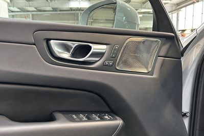 Volvo XC60 B5 B AWD Plus Bright