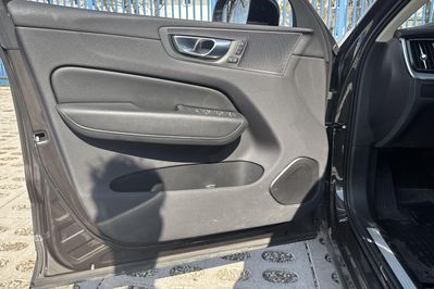 Volvo XC60 B4 B Plus Dark