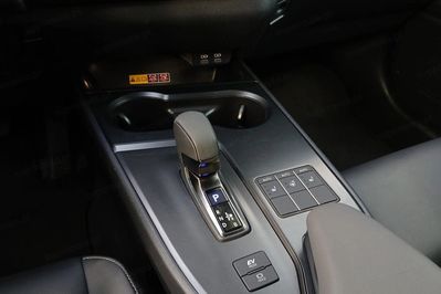 Lexus UX 300h F Sport Design