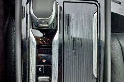 Hongqi H5 Deluxe 2.0T DSG