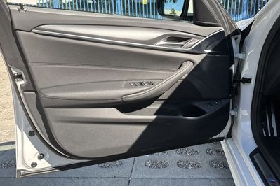BMW Seria 5 530e xDrive M Sport