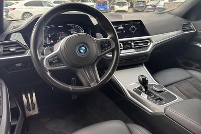 BMW Seria 3 330e xDrive M Sport