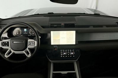 Land Rover Defender 110 D300 X-Dynamic SE