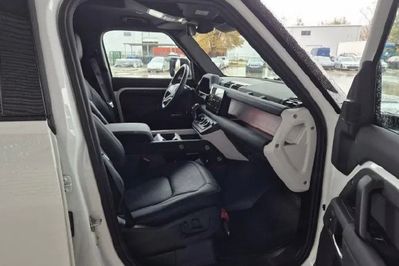 Land Rover Defender 110 D240 SE