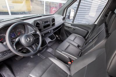 Mercedes Sprinter 314 Kontener + Winda