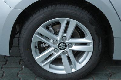 Suzuki Swace 1.8 Hybrid Premium Plus CVT