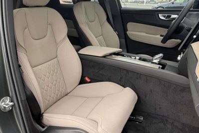 Volvo XC60 B5 B AWD Ultra Dark