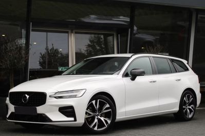 Volvo V60 B4 B Plus Dark