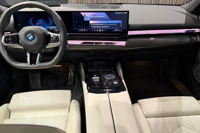 BMW Seria 5 550e xDrive M Sport