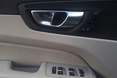 Volvo XC60 B4 D AWD Plus Dark