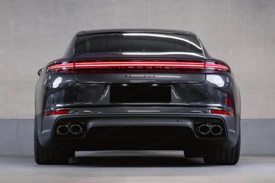 Porsche Panamera 4