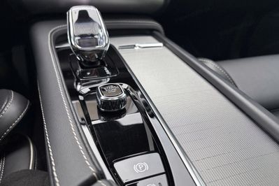 Volvo XC90 T8 AWD Plug-In Hybrid Ultra Dark 7os