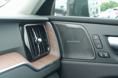 Volvo XC60 T8 Plug-In Hybrid AWD Ultra Bright