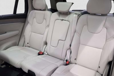 Volvo XC60 B5 AWD Ultra Dark