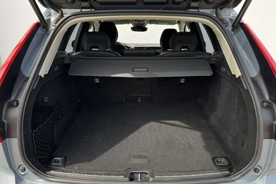 Volvo XC60 B4 D AWD Plus Dark