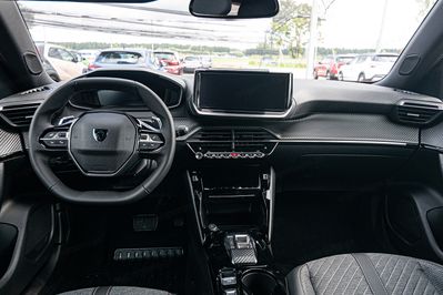 Peugeot 2008 Allure e-DCS 1.2 mHEV