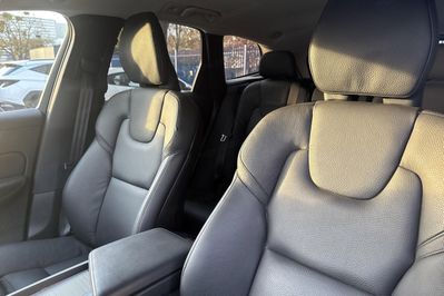 Volvo XC60 B5 B AWD Plus Dark