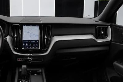Volvo XC60 B4 D AWD Plus Dark aut