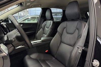 Volvo XC60 B5 B AWD Plus Dark