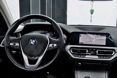 BMW Seria 3 320i Advantage aut