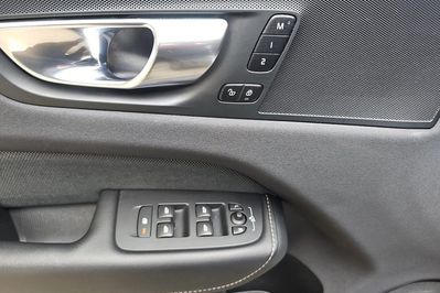 Volvo XC60 B4 B R-Design