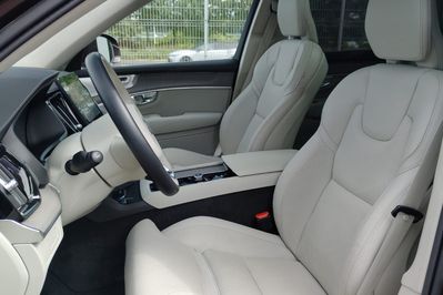 Volvo XC90 T8 AWD Plug-In Hybrid Ultra Bright